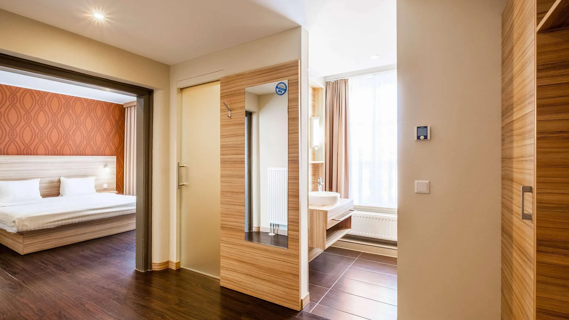 Star G Hotel Premium Dresden Altmarkt 3*,