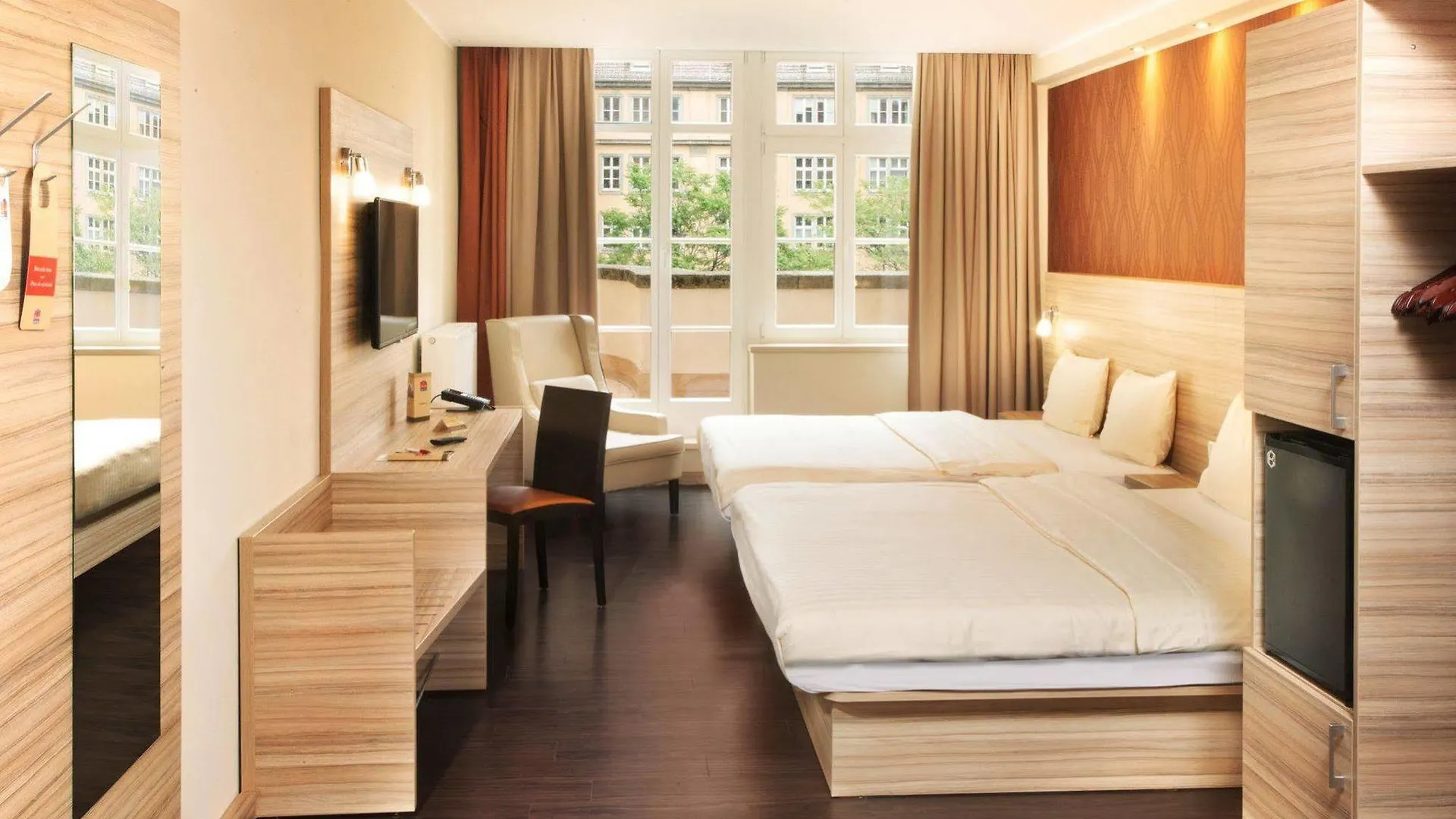 Star G Hotel Premium Dresden Altmarkt 3*,